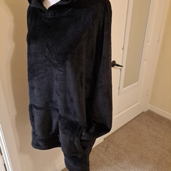 Ugg Hooded Pullover Top Furry Black XL EUC - Picture 2 of 8